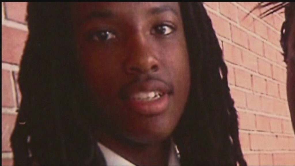 Kendrick Johnson found dead in high school gym mats in Valdosta Georgia