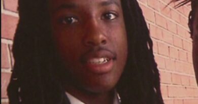 Kendrick Johnson found dead in high school gym mats in Valdosta Georgia