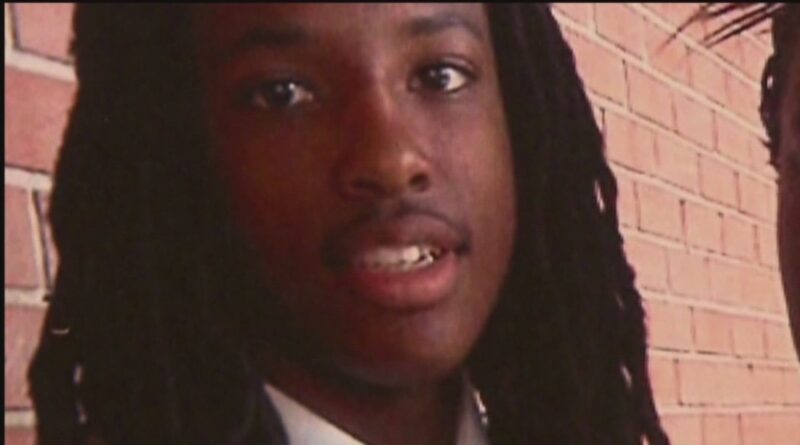 Kendrick Johnson found dead in high school gym mats in Valdosta Georgia