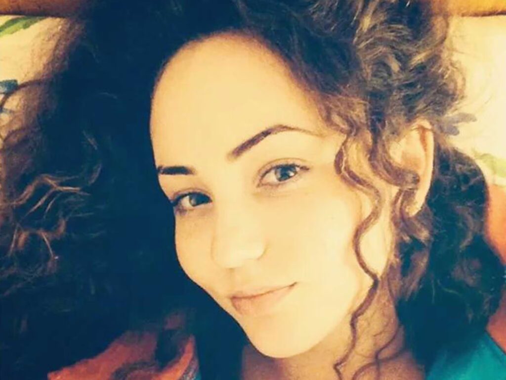 Romanian woman Anna Ursu dies by accident train selfie in Iasi Romania