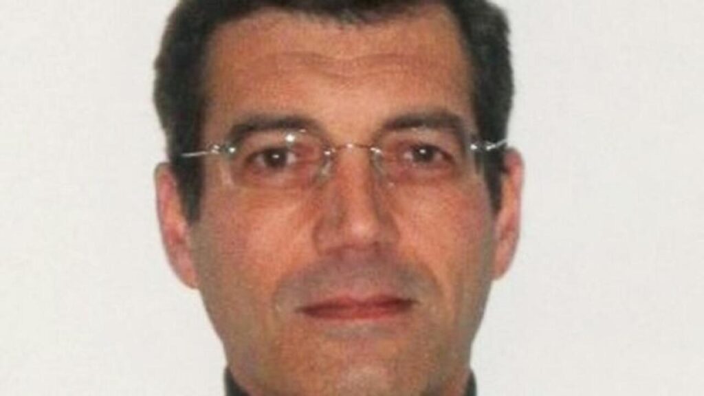 Xavier Dupont de Ligonnes kills his wife, family and dogs then vanish without a trace in Nantes France