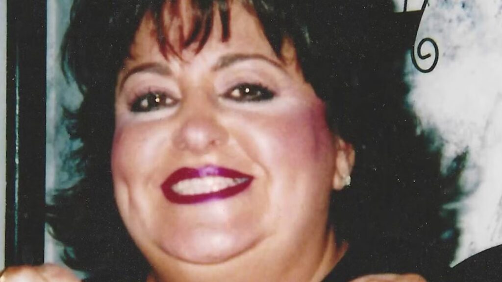 JoAnn Romain from Grosse Pointe Farms Michigan dies after her car and body is found in lake near Ontario